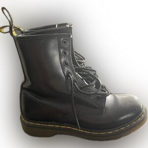 Doc Martens combat boot women’s size 8